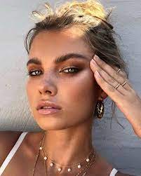 30 Best Summer Makeup Trends For 2020 Hike N Dip Summer Makeup Trends Natural Summer Makeup Gold Eye Makeup