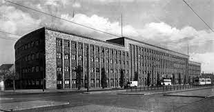 Im haus vox an derpotsdamer straße wurde der erste sender berlins mit einer einstündigen sendung der ,,funkstunde am 29. Rbb Feature Serie Uber 90 Jahre Haus Des Rundfunks Radioszene