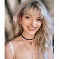 Mandy Gee's Instagram, Twitter & Facebook