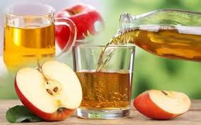 Cuka apel dibuat dari air remasan apel, yang difermentasikan dengan bakteri dan jamur baik, dengan proses dua kali fermentasi, untuk mengubah gula dalam apel menjadi alkohol, kemudian alkohol tersebut diubah menjadi cuka. Apa Saja Sih Manfaat Cuka Apel Beserta Efek Sampingnya Eventkampus Com
