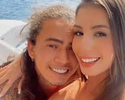 Through stories on instagram, the comedian showed a box that would be used to store the baby's memories. Maria Lina Celebra Um Ano Com Whindersson Nunes