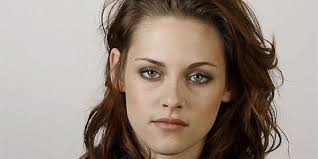 Kan dulu, ya allah ini muka datar banget, sekali gue ngomong 'dia dengar enggak ya,' ternyata (dengar) dia tulis semuanya, cerita nia dengan tersipu. Kristen Stewart Aktris Tanpa Ekspresi Kapanlagi Com