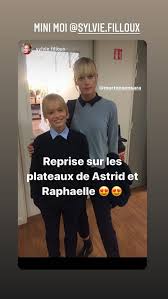 Astrid et raphaëlle vont devenir indispensables l'une à l'autre. Felicity Story