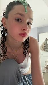 Mia Bloom GRWM Video: Fashionable Routine to Go Out