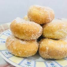 Kuih ini juga mempunyai bermacam versi seperti tanpa yis, ada yang tanpa uli, ada gula, kosong, perisa coklat dan sebagainya. Resepi Buat Donut Gebu Tanpa Uli
