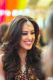 Mehendi Makeup And Hair Roshni Rohan Indian Wedding Blog Think Shaadi Indian Hairstyles Engagement Hairstyles Hair Styles