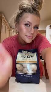 Part two is posted ❤️ check out my gut health highlight for more and  comment honey for a step by step graphic. , ., ., ., #garlichoney  #guthealth #autism #autoimmunedisease