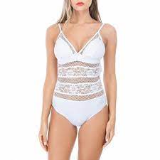 Le maillot de bain (ou le costume de bain en suisse et au québec) est un vêtement destiné à cacher certaines parties du corps lors de la pratique de la natation, de la baignade, de la détente au bord de l'eau (plage, bronzage…) ou, plus généralement, lors de toute activité de plein air. Maillot De Bain Blanc En Dentelle Ajouree