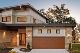 Call discount garage doors inc or visit us in sarasota for a free estimate! Garage Door Repair Tampa We Fix Garage Door Springs Panels New Garage Doors Install Pinellas