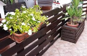 из чего можно сделать забор на даче своими руками Kak Sdelat Zabor Iz Poddonov Pallet Svoimi Rukami Smotrite Foto Instrukciyu Po Stroitelstvu Zaborov Iz Poddono Zabor Iz Poddonov Sadovye Ograzhdeniya Poddony