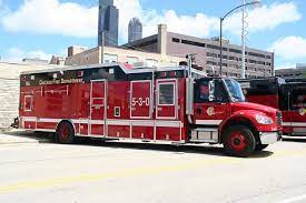 A dangerous warehouse fire puts truck and squad at risk. Chicago Fire Dept 5 3 0 Feuerwehr Fahrzeuge Feuerwehrauto Feuerwehr
