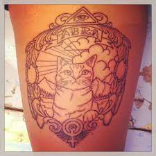 My Newest Tattoo Neotraditional Inspired With Only Clean Lines A Portrait If My Cat Done By The Talented Johan At Cfttattoo Thigh Tattoo Body Art Tattoos
