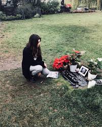 He is survived by his widow, mrs. Chris Cornell S Daughter Visits Grave In Heartbreaking Photos Alternativenation Net