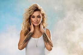Wszystko za sprawą rozstania z przemkiem kossakowskim. Martyna Wojciechowska W Kampanii W Kruk Freedom Sleeve Tattoos For Women Crown Tattoos For Women Wing Tattoo Arm