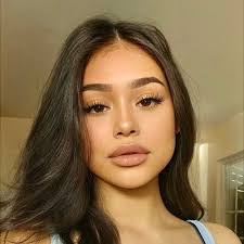 Hannah Adkins's Instagram, Twitter & Facebook