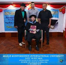 Istana pahang mengurniakan darjah berkenaan bergelar datuk kepada farid pada 16 disember 2017 manakala boy iman pada 24 mei tahun sama. Myartis Com Myartis My Artis Tahniah Lepas Datuk Boy Iman Peroleh Gelaran Doktor