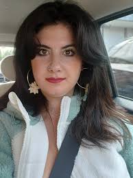 No dejes de brillar solo porque a otros les moleste tu luz🩷