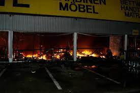 Schließt in 2 h 53 min. Grossbrand Teppich Domane 2004 Freiwillige Feuerwehr Salzgitter Bleckenstedt