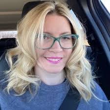 Katie Mullins's Instagram, Twitter & Facebook