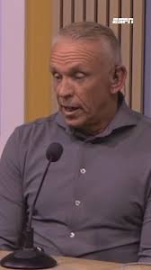 📉 Clublegende Edward Sturing over de opbouw van Vitesse:, "Als we het goed  en slim doen, speelt Vitesse over vijf jaar weer in de Eredivisie" 🎙️