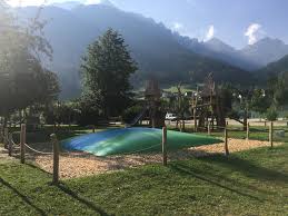 Located near the village of neustift in the stubaital valley, the kampler see is not officially a swimming lake but is a nevertheless a good place to cool off (albeit at your own risk) on hot days. Stubaital Kampler See Fa Hupfpolster E U