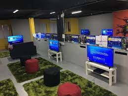 The main focus of the game is hunting robotic creatures also known as machines. Gaming Studio Business For Sale Video Gaming Video Game Consoles On Carousell