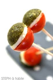 Stephatable Sucettes Tomates Mozzarella Pour Un Aperitif Haut En Couleurs Aperitif Recettes De Cuisine Tomates Mozzarella