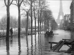 Les dégâts dont considérables : 1910 Great Flood Of Paris Crue De La Seine De 1910 Paris In Images