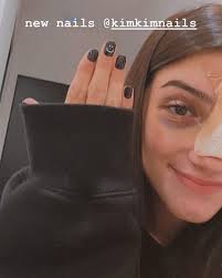 Her Nails Are Charming Am I The Only One To Feel Like Her Nails Remind Me Of Dixie S Song Be Happy I Mean S Pretty Acrylic Nails Broken Nose Pretty Nails