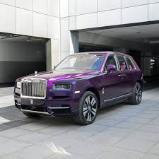 Rolls Royce Cullinan In A Bespoke Exterior Colour In Twilight Purple Continues Throughout The Interior A Few Ph Rolls Royce Rolls Royce Cullinan Fancy Cars