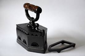 Ferro De Passar Roupa A Brasa Acompanha A Base Conforme Foto Ja Pensou Naquela Peca Antiga E Ferro De Passar Antigo Ferro De Passar Roupas Ferro De Passar