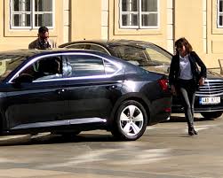 O., autoservis kekelák, orion, orion, night club hawai jeseník, hospůdka u davida, penzion u petra, penzion restaurant. Radni Ct Lipovska Se Opet Sesla S Ovcackem Podle Nej Mu Prinesla Svou Knihu Za Jizdu Hradnim Autem Se Omluvila Denik N