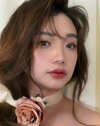 🌸鲜花側波浪马尾造型#清透妝感#氛围感#甜美气质女