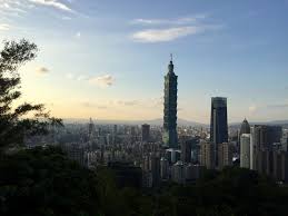Dies ist ein fadenpendel, das als dämpfer zum schutz vor starkem wind und erdbeben dient. Travelogg Takes Over Taipei Travelogg