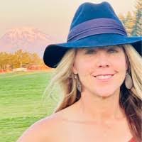 Elizabeth Jeffcoat's Instagram, Twitter & Facebook