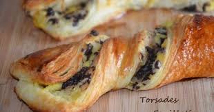 Torsades Feuilletees Au Chocolat Le Sucre Sale D Oum Souhaib Torsade Feuillete Feuillete Chocolat Recettes De Cuisine
