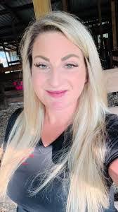 Amanda Gilmer's Instagram, Twitter & Facebook