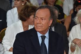 Julio iglesias — nostalgie (nathalie) 03:54. Julio Iglesias Needs Help To Walk Concern For His Health Teller Report