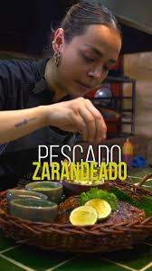 🌟 En 1 minuto, nuestra chef Lupita Vidal te lleva al corazón de la cocina  de humo tropical., 🔥 Pesca del día zarandeada: Huachinango, pargo o jurel  cocinado a las brasas de leña de tinto y carbón de ...
