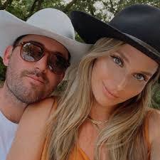 Jessica Crawley's Instagram, Twitter & Facebook