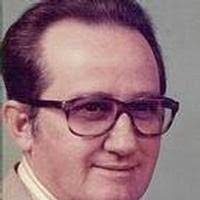 Leon Goss's Instagram, Twitter & Facebook