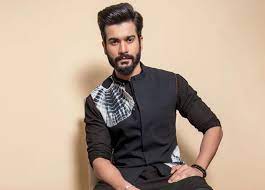 He also has a younger brother named sunny kaushal who is an assistant director. Sunny Kaushal Actor Wiki Height Weight Age Girlfriend Biography More Stars Biog
