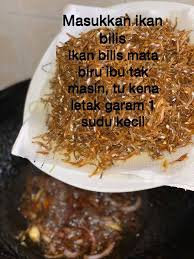 Perahkan jus limau nipis, masukkan sedikit garam dan tomato yang telah didadu. Resipi Ikan Bilis Masak Asam Sekejap Je Masak Lauk Simple Tambat Selera Pa Ma