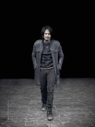 Robinhood ferdinand cariño padilla or abdulaziz padilla (born november 23, 1969) better known by his stage name robin padilla is a filipino film director, screenwriter, producer, martial artist, and actor. Robin Padilla Para Esquire Filipinas Por Jun De Leon Robin Denim Jacket Fashion