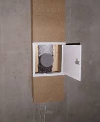Einfach Latten An Wand Und Decke Geschraubt Beton Daher Mit Der Schlagbohrmaschine Und Mit Normalen Dubeln Befest Kellerwande Kellerdecke Deckenverkleidung