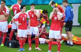 Christian eriksen latest news after collapse on pitch. Europei Attacco Cardiaco Per Eriksen A Terra Privo Di Sensi Durante Danimarca Finlandia Il Medico Sportivo Per Fortuna E Successo In Campo Il Video Open