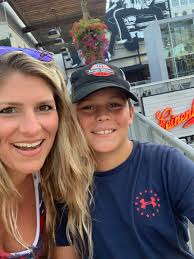 Jillian Gregg (@jillianradiokc)