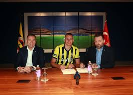 Fenerbahçe'nin genç stoperi attila szalai'ye ilgi büyük. Attila Szalai Kimdir Kac Yasinda Ve Nereli