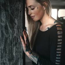 Not every shoot has to be smiles and sunshine. Sometimes the most powerful  images come from leaning into the melancholy — the stillness, the shadows,  the storm. We can tell stories through