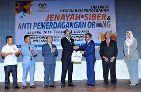 Assigment yang aku buat untuk kelas pelajaran malaysia.alhamdullillah,dapat pujian. Taklimat Kesedaran Pencegahan Jenayah Siber Dan Antipemerdagangan Orang Peringkat Labuan Di Dewan Konvensyen Kompleks Ujana Kewangan Wilayah Persekutuan Labuan Pada 23 April 2019